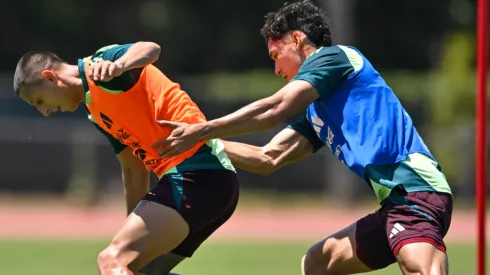 Chiquete y Piojo se entrenan con el Tri.
