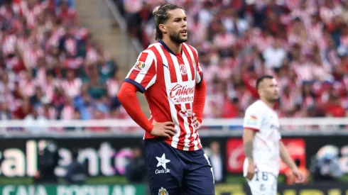 Cowell busca brillar con Chivas.
