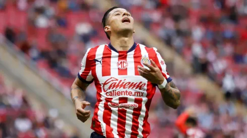 Carlos Cisneros apunta a ser titular con Chivas.
