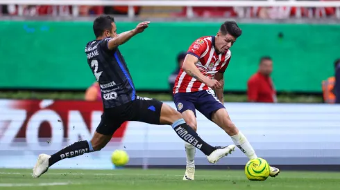 Pável Pérez en el último enfrentamiento entre Chivas y Querétaro.
