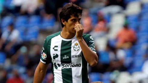 José Juan Macías con la playera de Santos Laguna.
