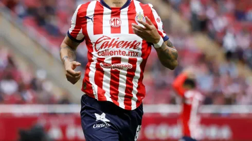 Directiva de Chivas busca acomodo para este futbolista