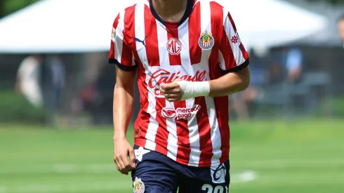 El canterano que no fue convocado, pero fue captado viajando con Chivas