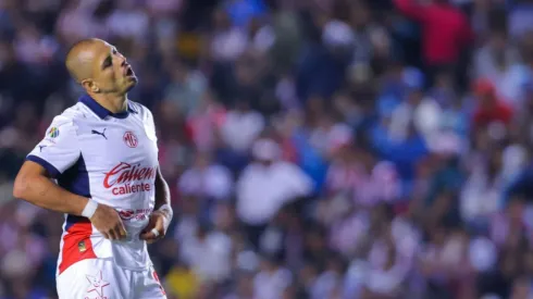 Chicharito en el último juego de Chivas.
