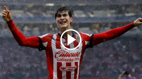 Así celebró Jesús Orozco su gol junto a Chicharito Hernández.
