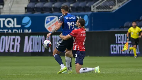 Brandon Vázquez y Antonio Briseño en el partido entre Cincinnati y Chivas en la Leagues Cup 2023.
