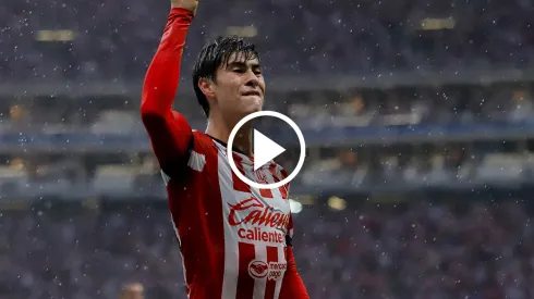 El gesto de la Hormiga González con el Pocho Guzmán.
