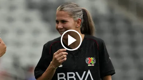 Licha Cervantes puso en su lugar a defensa de la Chicago Red Star. 
