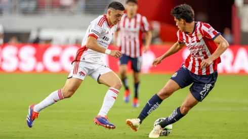 Cristian Espinoza y Leo Sepúlveda en el partido entre Chivas y San Jose Earthquakes.
