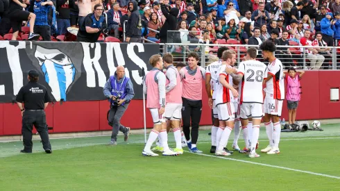 Los jugadores de San Jose Earthquakes celebran el gol de Jeremy Ebobisse a Chivas de Guadalajara en la Leagues Cup 2024.
