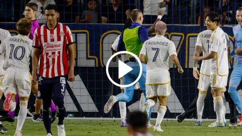 Devastadora imagen de los jugadores de Chivas tras caer ante LA Galaxy.
