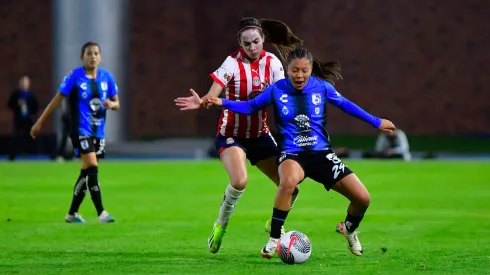 Carolina Jaramillo y Lía Morán, en el partido de la jornada 6 del Torneo Clausura 2024 Querétaro y Chivas de Guadalajara.
