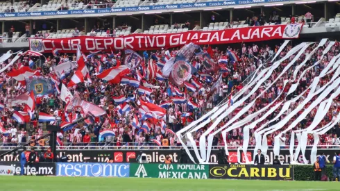 Afición de Chivas molesta con la directiva.
