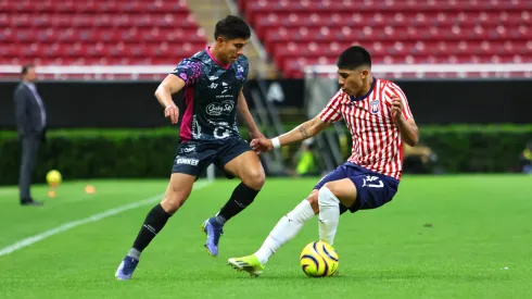 Miguel Mayo y Gael García, en el partido de la Jornada 9 del Clausura 2024 de la Liga de Expansión MX, entre Tapatío y los Alebrijes de Oaxaca, realizado en el Estadio Akron.
