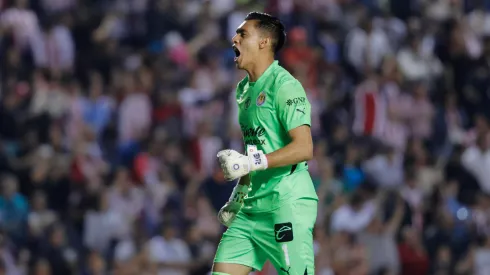 Raúl Rangel festeja el gol de Chivas de Guadalajara contra Querétaro, en la Jornada 3 del Apertura 2024.
