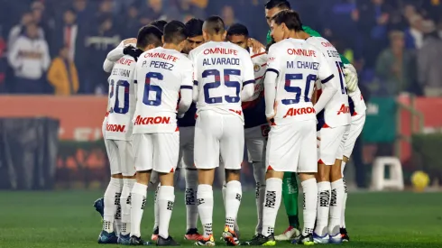 Los jugadores de Chivas se preparan para el partido, en la última visita al Estadio Universitario.
