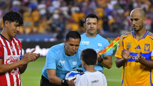 Quintero parado post Chivas vs. Tigres.
