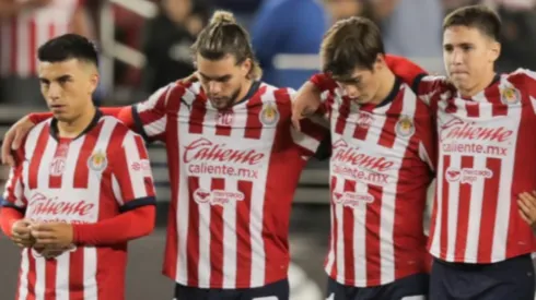 Jugadores de chivas durante un partido.
