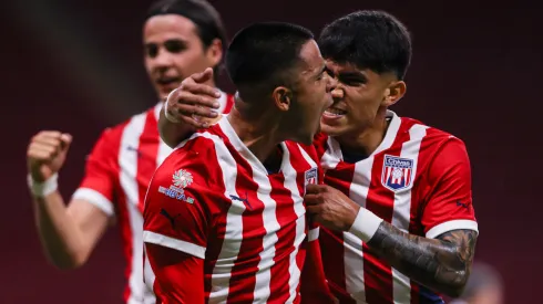 Los jugadores de Tapatío festejan el gol ante Alebrijes de Oaxaca en la Jornada 4 del Apertura 2024.
