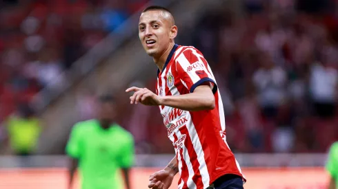 Lo único que falta para que Chivas anuncie renovación de Roberto Alvarado