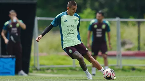 Roberto Alvarado durante el entrenamiento de México previo al partido contra Nueva Zelanda.
