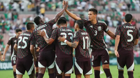 Los jugadores de México festejan el gol de Orbelín Pineda con asistencia de Roberto Alvarado, frente a Nueva Zelanda.
