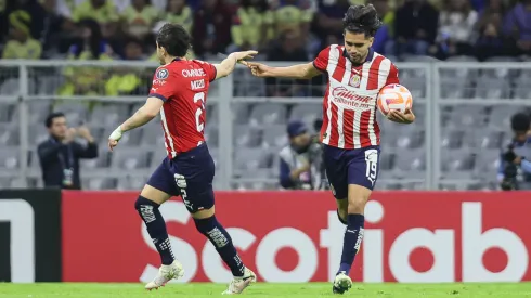 Ricardo Marín celebra su gol para Chivas de Guadalajara contra América en la CONCACAF Champions Cup 2024.
