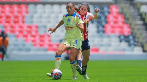 Karina Rodríguez y Alicia Cervantes, en el partido de vuelta de los cuartos de final del Clausura 2024 de la Liga MX Femenil, entre América y Chivas de Guadalajara.
