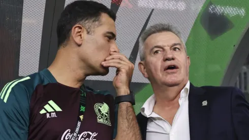 Aguirre con Márquez en charla.
