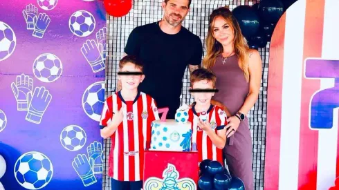 Familia de Fernando Gago presumió su amor por Chivas