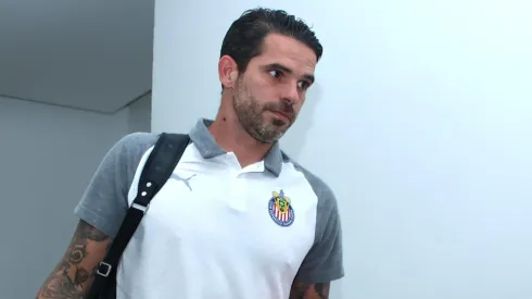 Fernando Gago se va de Chivas.
