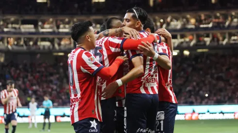 Chivas enfrenta al América en Houston.
