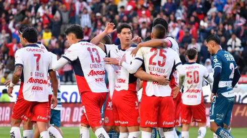 Los jugadores de Chivas en pleno festejo de gol, en la J12 del Apertura 2024 ante Pachuca, duelo disputado en el Estadio Hidalgo.
