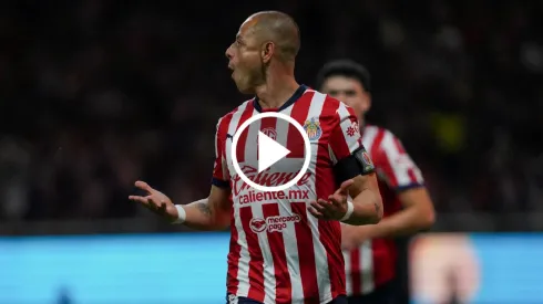 A Chicharito le anularon dos goles vs. San Luis.
