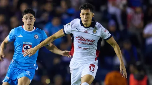 Afición de Cruz Azul presiona a Chiquete.
