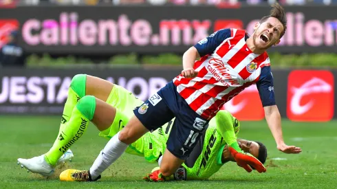 Canelo Angulo sufrió mucho su lesión en Chivas.
