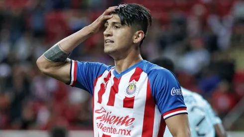 Alan Pulido no rehresa a Chivas.
