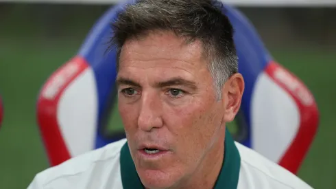 Eduardo Berizzo preocupado antes de enfrentar a Chivas.
