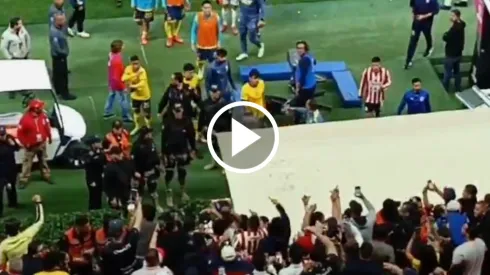 Jugadores del América provocaron a la afición de Chivas.
