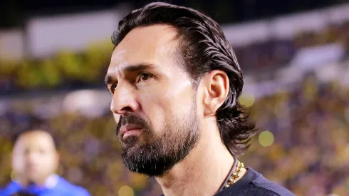 Gerardo Espinoza tomó importante decisión los jugadores de Chivas.
