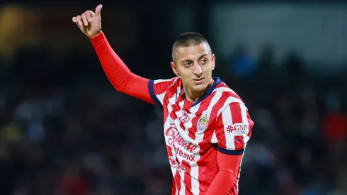 Piojo Alvarado no se va de Chivas.

