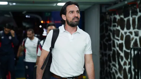 Afición de Chivas pide al reemplazo de Gerardo Espinoza.
