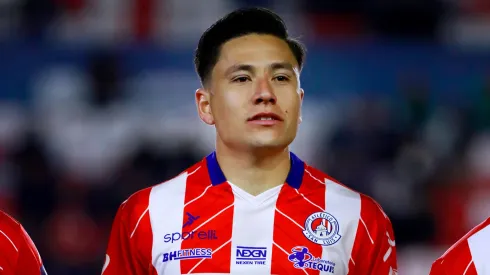 Óscar Macías tiene chances de regresar a Chivas.
