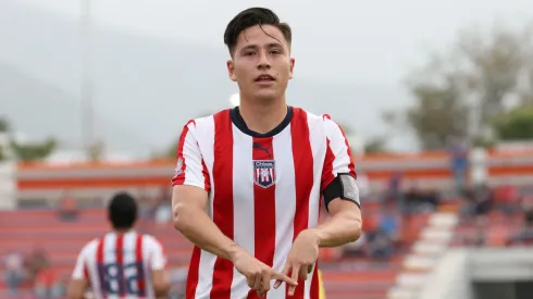 Óscar Macías tiene chances de regresar a Chivas.
