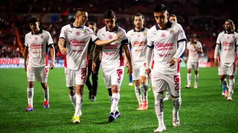 Las primeras dos bajas de Chivas para el Apertura 2025.

