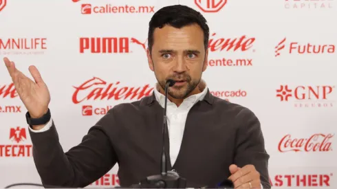 Chivas negocia por tres fichajes.
