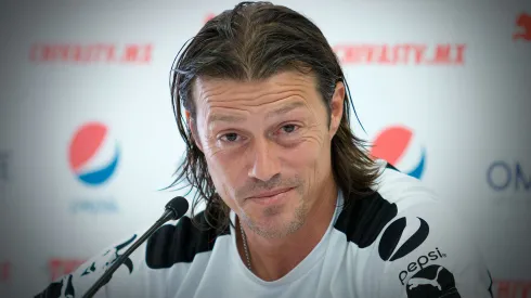 Matías Almeyda durante una conferencia de prensa con Chivas
