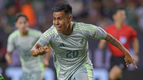 Los posibles dorsales de Efraín Álvarez en Chivas.
