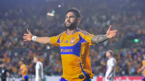 Juan José Purata rechazó a Chivas y seguirá en Tigres.
