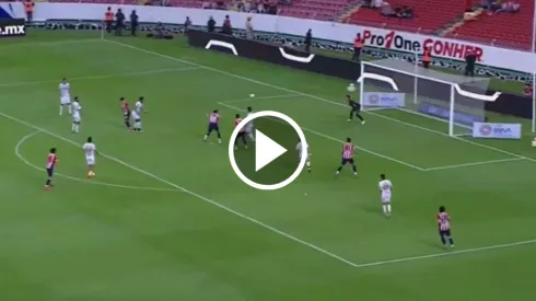 Francisco Méndez le dio el triunfo al Tapatío ante Leones Negros.
